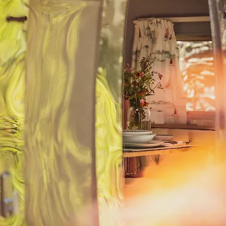 Dom wakacyjny Dixie Airstream - Retro 1970s American Airstream Close To Windermere Staveley (Cumbria)