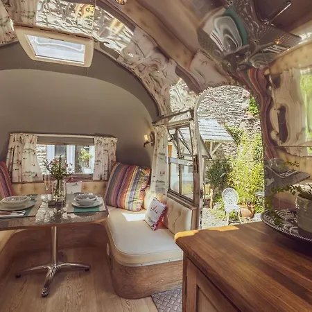 Dixie Airstream - Retro 1970s American Airstream Close To Windermere * 스테이블리