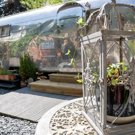 펜션 Dixie Airstream - Retro 1970s American Airstream Close To Windermere *