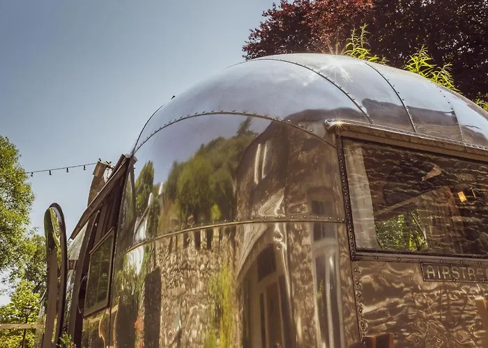 Dixie Airstream - Retro 1970s American Airstream Close To Windermere 스테이블리