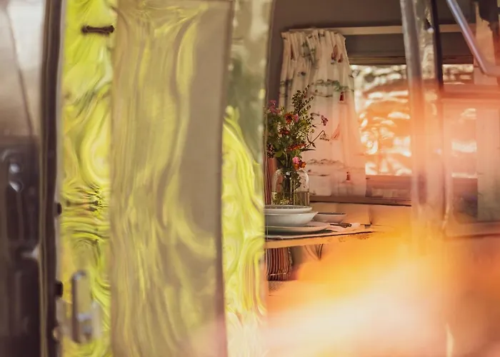 펜션 Dixie Airstream - Retro 1970s American Airstream Close To Windermere 스테이블리