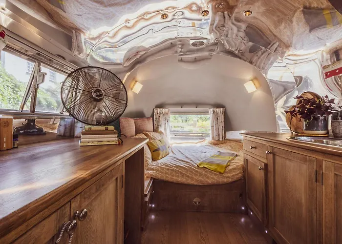 Dixie Airstream - Retro 1970s American Airstream Close To Windermere 펜션