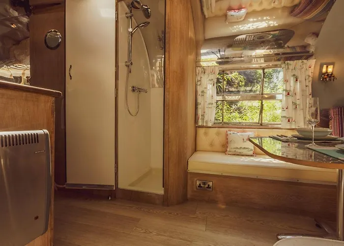 Dixie Airstream - Retro 1970s American Airstream Close To Windermere *