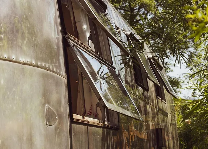 펜션 Dixie Airstream - Retro 1970s American Airstream Close To Windermere 스테이블리