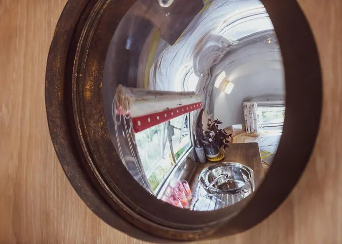 Dixie Airstream - Retro 1970s American Airstream Close To Windermere 펜션