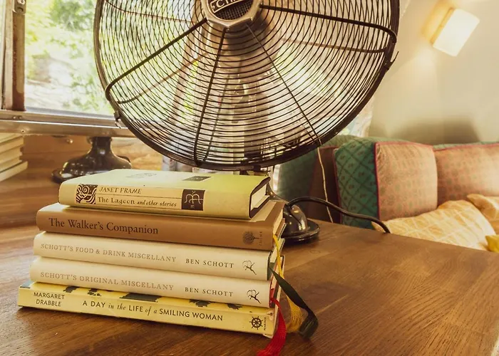 Dixie Airstream - Retro 1970s American Airstream Close To Windermere 펜션