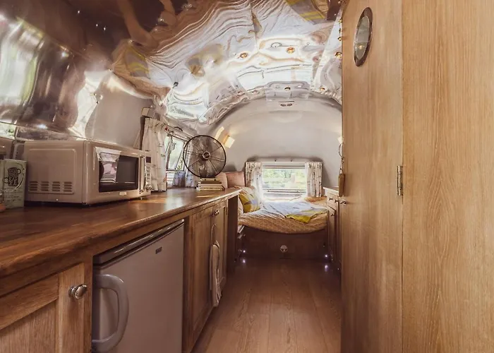 Dixie Airstream - Retro 1970s American Airstream Close To Windermere 펜션