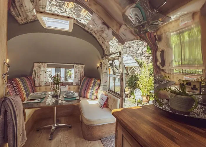 Dixie Airstream - Retro 1970s American Airstream Close To Windermere * 스테이블리