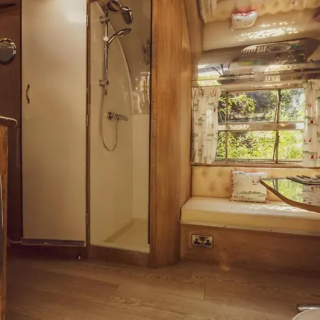 Dixie Airstream - Retro 1970s American Airstream Close To Windermere *